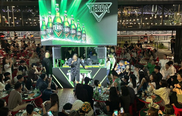 하이트진로는 '마켓나이트 야시장 밀락더마켓'에서 지난 1일부터 매일 저녁 DJ 파티가 열려 MZ세대와의 소통을 강화하고 있다.[하이트진로 제공]