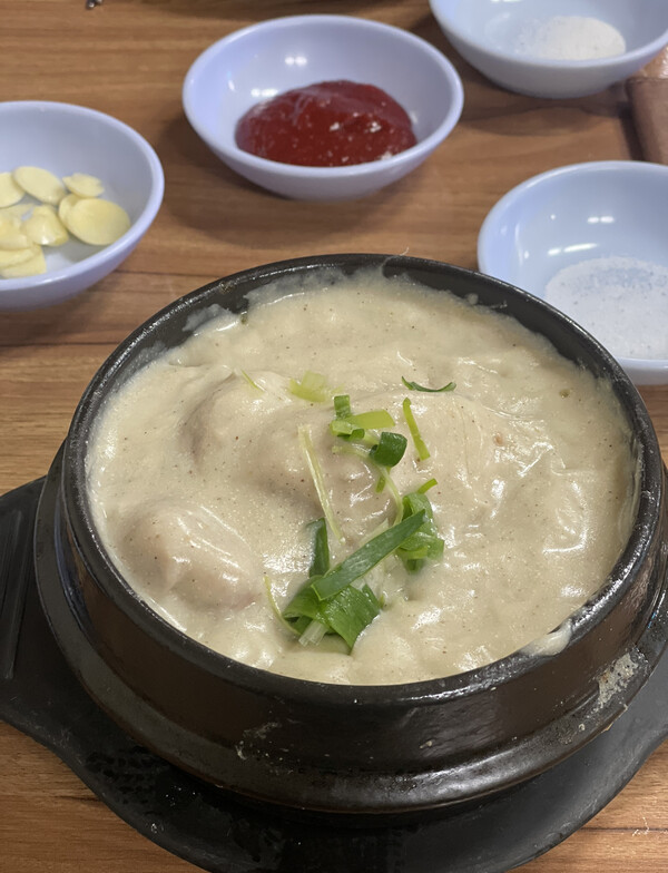 원조호수삼계탕의 삼계탕