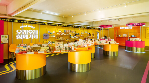 카카오페이가 9월 3일부터 9월 30일까지 2025년 세 번째 ‘오래오래 함께가게’ 팝업스토어를 서울 성수동 토로토로 성수점에서 운영한다. [사진=카카오페이]