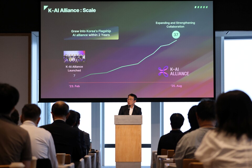 SK텔레콤은 지난 5일 일본 도쿄에서 ‘K-AI 얼라이언스 글로벌 밋업(K-AI Alliance Global Meetup in Tokyo)’을 개최, 일본 산업계에 한국 AI 기술과 서비스를 알리는 자리를 가졌다고 7일 밝혔다. [SK텔레콤 제공]