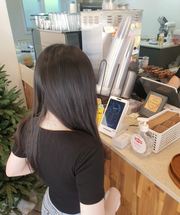 토스 페이스페이로 결제가 가능한 서울시내 한 카페 [사진=장선영 기자]