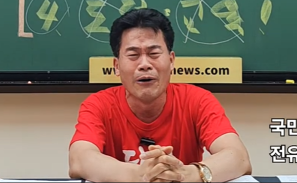 전한길 씨가 6·3 대선을 하루 앞두고 진행한 유튜브 방송에서 오열하며 투표를 호소하고 있다 [전한길 유튜브 갈무리]