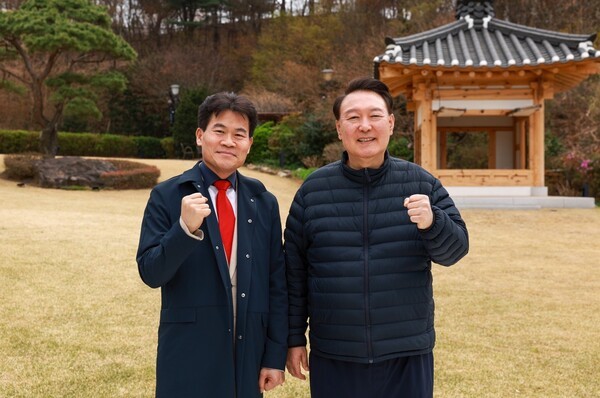 전한길 씨와 전직 대통령 윤석열씨 [전한길뉴스 제공]
