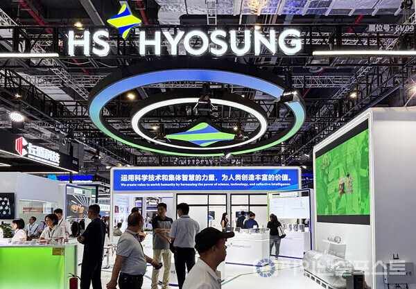 중국 상하이에서 진행되고 있는 ‘CCE 2025’에 참가한 HS효성첨단소재 부스 전경. [HS효성 제공]