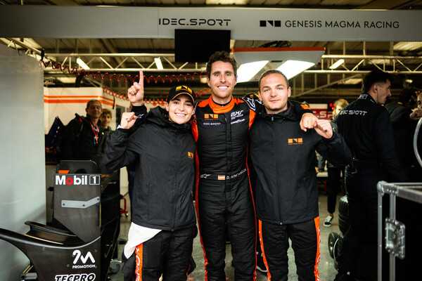 왼쪽부터 2025시즌 유러피언 르망 시리즈 제5전에 출전한 제네시스 마그마 레이싱 소속 제이미 체드윅(Jamie Chadwick), 마티스 조베르(Mathys Jaubert), 다니엘 훈카데야(Daniel Juncadella) [제네시스 제공]