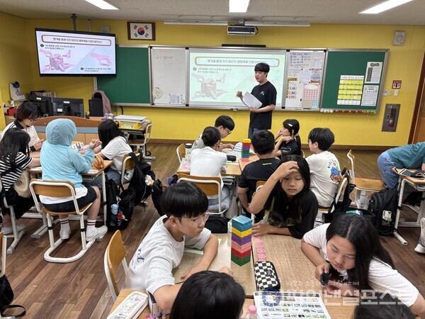 LG화학이 예천초에서 초등학생을 대상으로 생물다양성 교육을 진행하고 있다. [LG화학 제공]