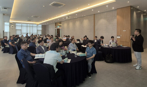 BNK금융그룹(회장 빈대인)이 지난 24일 부산시티호텔에서 개최한 '제2회 동남권 중소기업 ESG 인재양성 교육' 현장 모습 [사진=BNK금융그룹]