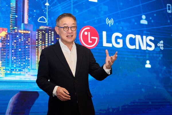 현신균 LG CNS CEO 사장이 9일 서울 여의도 콘래드호텔에서 열린 기업 공개(IPO )기자 간담회에서 발표를 하고 있다. [LG CNS 제공]