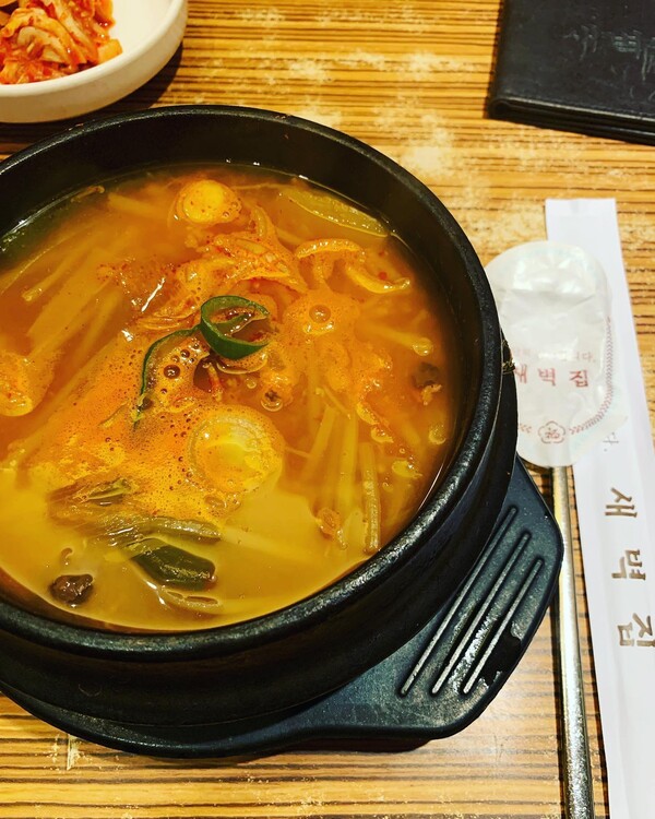 새벽집의 콩나물국밥 _live_actually_님의 인스타그램