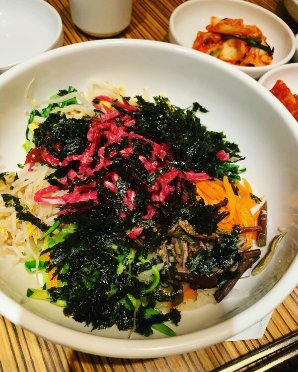 새벽집의 육회비빔밥 _live_actually_님의 인스타그램