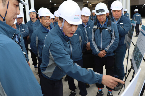 송치영 포스코이앤씨 사장이 현장 전사경영회의를 진행하고 있다 [포스코이앤씨 제공]