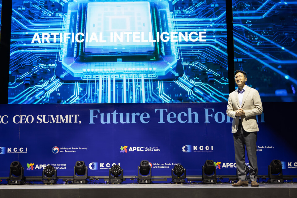 정기선 HD현대 회장이 APEC CEO 서밋 ‘퓨처 테크 포럼: 조선’에서 기조연설을 진행했다. [HD현대 제공]