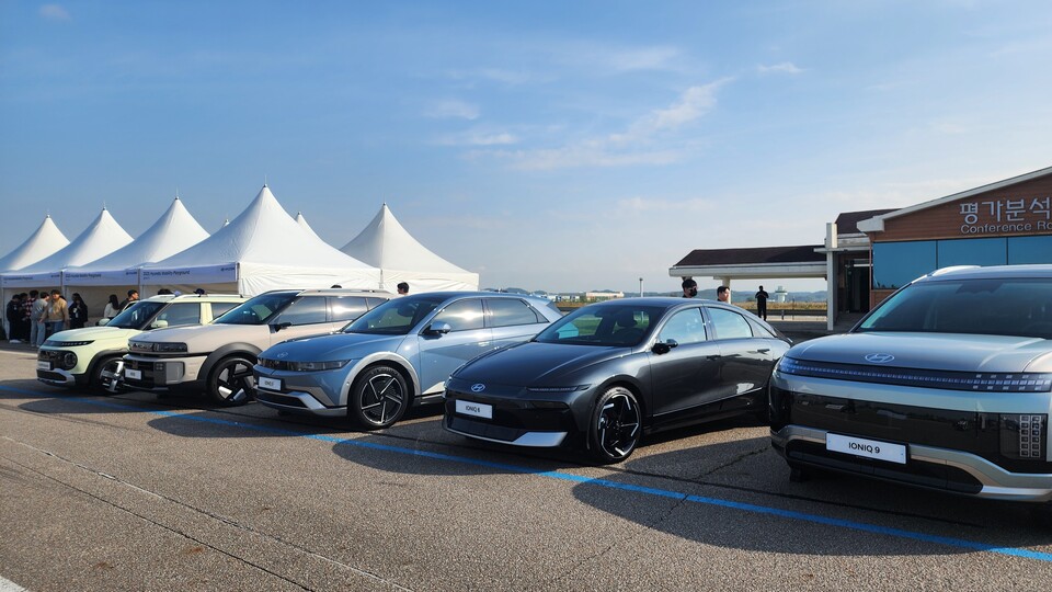 ‘2025 현대 모빌리티 플레이그라운드’ 행사장에 전시돼 있는 현대차 라인업. [현대차 제공]