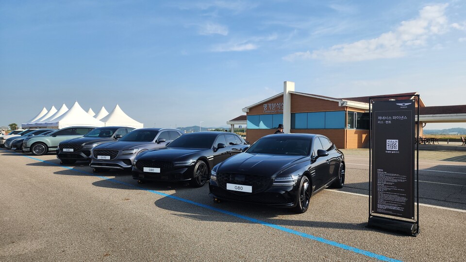 ‘2025 현대 모빌리티 플레이그라운드’ 행사장에 전시돼 있는 제네시스 라인업. [현대차 제공]