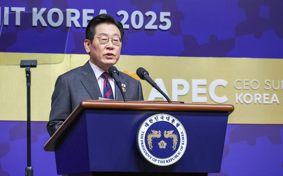 이재명 대통령이 29일 경북 경주예술의전당에서 열린 아시아태평양경제협력체(APEC) CEO 써밋에서 인사말을 하고 있다. [대통령실 공동취재]