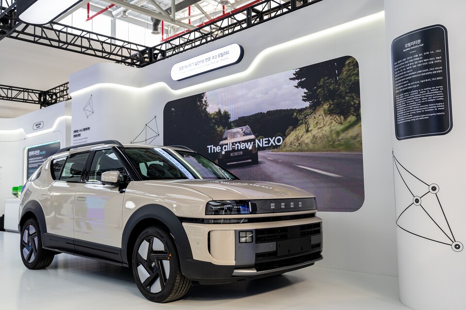 경주엑스포대공원 APEC 경제전시장 내 한류·첨단미래산업관에 전시된 ‘디 올 뉴 넥쏘’. [현대차 제공]