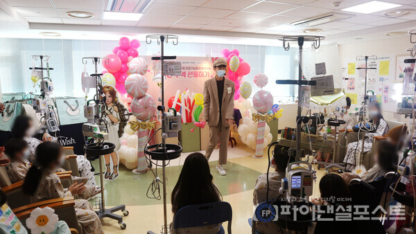 펄어비스가 ‘검은사막’, ‘검은사막 모바일‘ 모험가와 함께한 글로벌 나눔 이벤트를 통해 난치병으로 투병 중인 서울아산병원 환아들에게 특별한 추억을 선사했다. [펄어비스 제공]