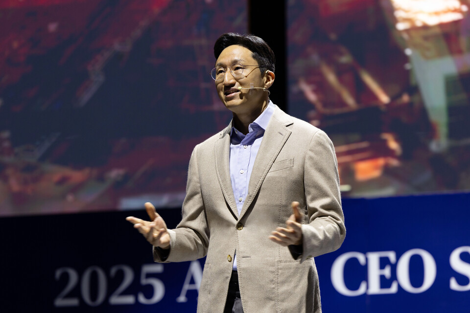 정기선 HD현대 회장이 APEC CEO 서밋 ‘퓨처 테크 포럼: 조선’에서 기조연설을 진행했다. [HD현대 제공]