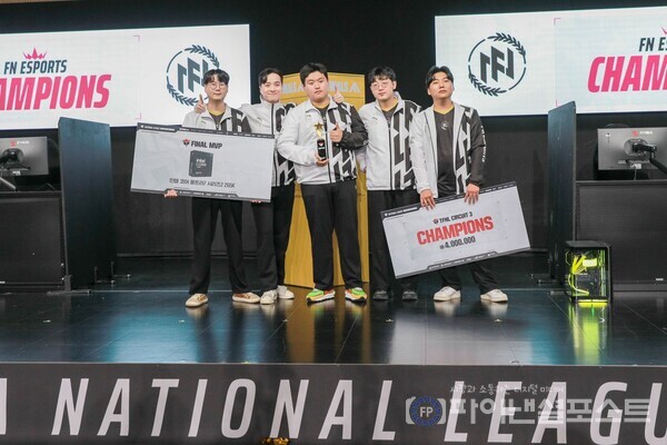 넥슨의 자회사 엠바크 스튜디오에서 개발한 팀 기반 FPS 게임 ‘더 파이널스(THE FINALS®)’의 e스포츠 대회 ‘더 파이널스’ 코리아 내셔널 리그 서킷3 결승전에서 ‘FN 이스포츠(FN Esports)’팀이 최종 우승을 차지했다. [넥슨 제공]