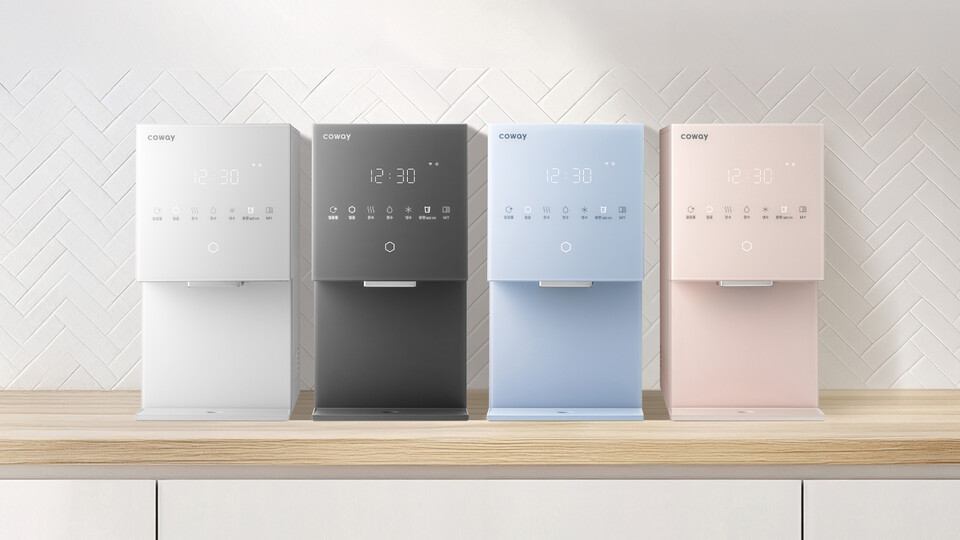 코웨이가 장기 고객을 위해 신제품 재렌탈 때 1년 동안 렌탈료를 20% 추가 할인해주는 고객 감사 특별 프로모션을 진행한다고 5일 밝혔다. 사진은 코웨이 아이콘 얼음정수기 스탠다드. [코웨이 제공]