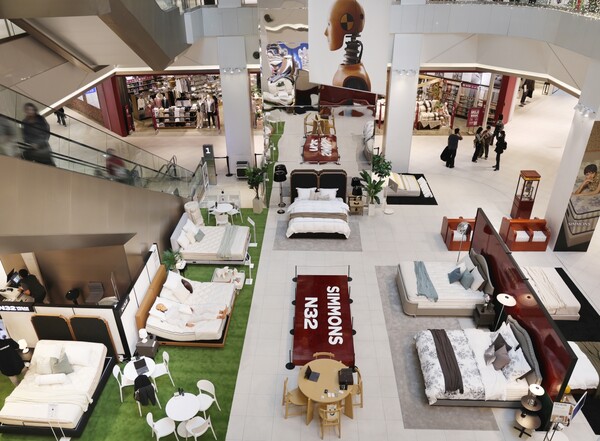 롯데백화점 타임빌라스 수원에 마련된 '시몬스ⅩN32' 팝업 스토어 [시몬스 제공]