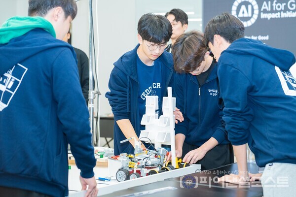 지난 8일 네이버 1784에서 청소년 글로벌 로보틱스 챌린지가 진행됐다. [네이버 제공]