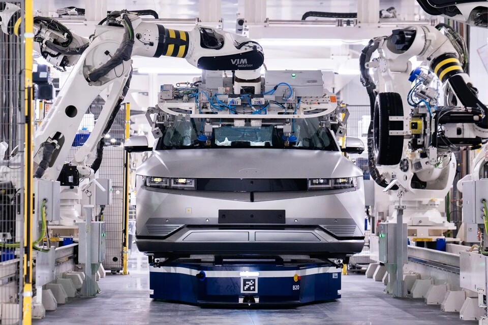 현대차 아이오닉5 생산 라인 모습. [현대차 제공]