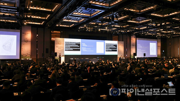 이달 9일부터 11일까지 서울 그랜드 인터컨티넨탈 파르나스에서 열린 ‘PRS KOREA 2025’에 다이아몬드 스폰서로 참여한 엘앤씨바이오가 발표를 하자 참석자들이 뜨거운 반응을 보이고 있다., [엘앤씨바이오 제공]