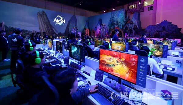 엔씨소프트의 지스타 2025 아이온2 시연 부스 전경. [엔씨소프트 제공]