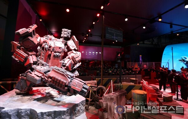 오픈월드 택티컬 슈터 장르 신작 ‘신더시티(개발사 ㈜빅파이어 게임즈, 대표 배재현)’의 ‘지스타(G-STAR) 2025’ 시연 부스. [엔씨소프트 제공]