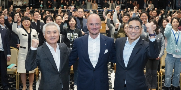 첫줄 오른쪽이 이광희 SC제일은행장이다.[사진=SC제일은행]