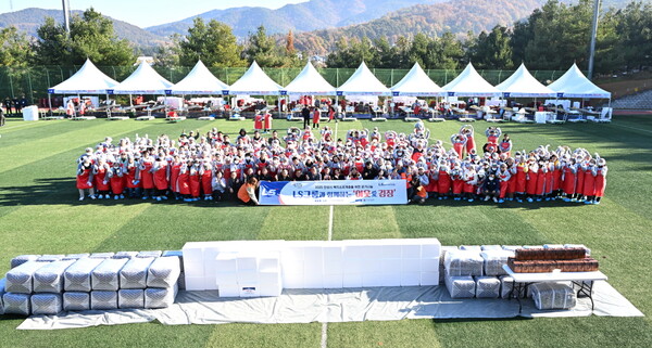 LS가 15일 LS미래원에서 경기 안성시와 함께 'LS그룹과 함께하는 이웃愛 온기나눔 김장가득’ 행사를 개최했다 [LS 제공]