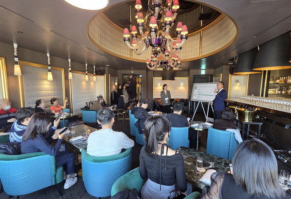 롯데면세점이 지난 14일 소공동 롯데호텔 피에르가니에르 바에서 진행한 VIP 고객 초청 행사 모습 [롯데면세점 제공]