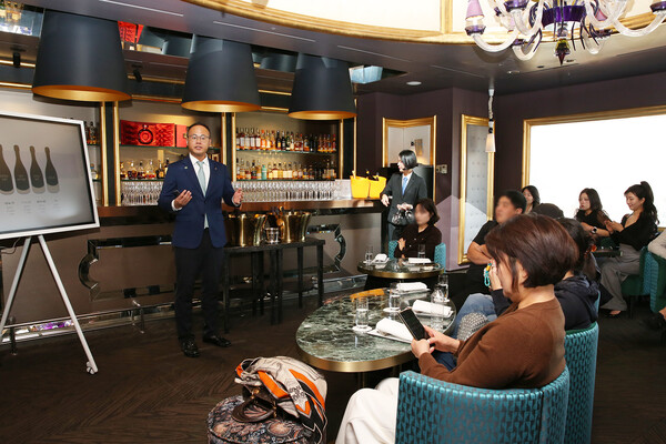 롯데면세점이 지난 14일 소공동 롯데호텔 피에르가니에르 바에서 진행한 VIP 고객 초청 행사 모습 [롯데면세점 제공]