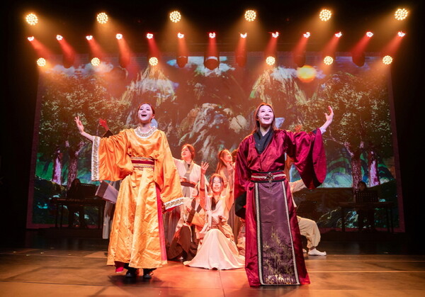 공연 부문 동아리 학생들이 14일 서울 삼성동 가빈아트홀에서 진행된 '2025 CJ도너스캠프 문화 동아리 쇼케이스'에서 창작 뮤지컬을 선보이고 있다 [CJ도너스캠프 제공]