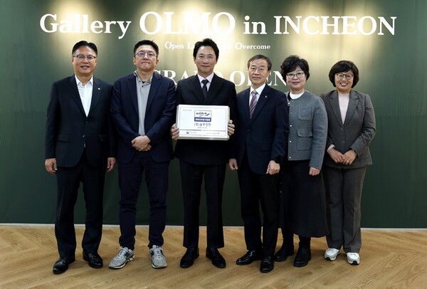 18일 열린 '올모인천' 개소식에서 최창빈 대상 경영안전본부장, 김형준 현대제철  실장, 김현종 올모 대표, 김정대 한국장애인고용공단 본부장, 송정선 인천지사장, 이효성 경기북부지사장이 기념 촬영을 하고 있다 [대상 제공]