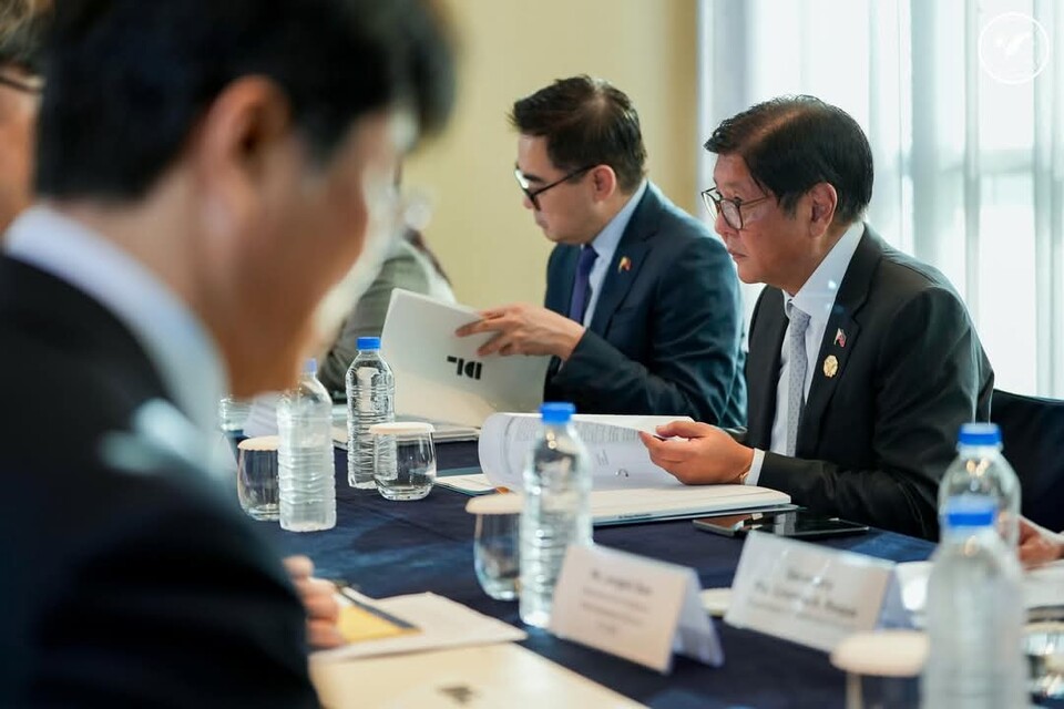 DL이앤씨는 박상신 대표 등 주요 경영진이 부산에서 페르디난드 마르코스 주니어 필리핀 대통령과 만나 에너지·인프라 사업 협력을 논의했다고 19일 밝혔다. [DL이앤씨 제공]
