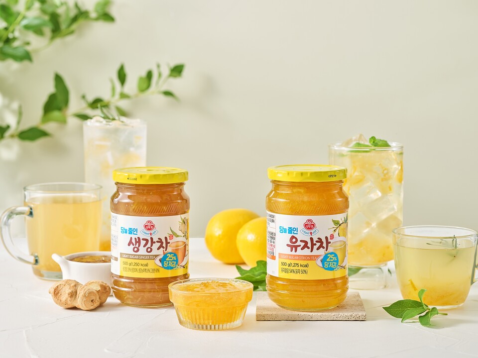 ㈜오뚜기가 저감화 트렌드에 맞춰 당 함량을 낮춘 '라이트앤조이(LIGHT&JOY) 당을 줄인 액상차(유자·생강)' 2종을 출시했다고 19일 밝혔다.  [오뚜기 제공]