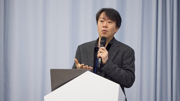 김태윤 SK텔레콤 파운데이션 모델 담당이 개발 중인 AI 모델을 주제로 발표하고 있다 [SK텔레콤 제공]