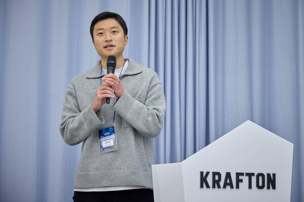 조제웅 크래프톤 AI 기초연구실 실장이 워크숍 참가자들에게 환영사를 건네고 있다 [SK텔레콤 제공]