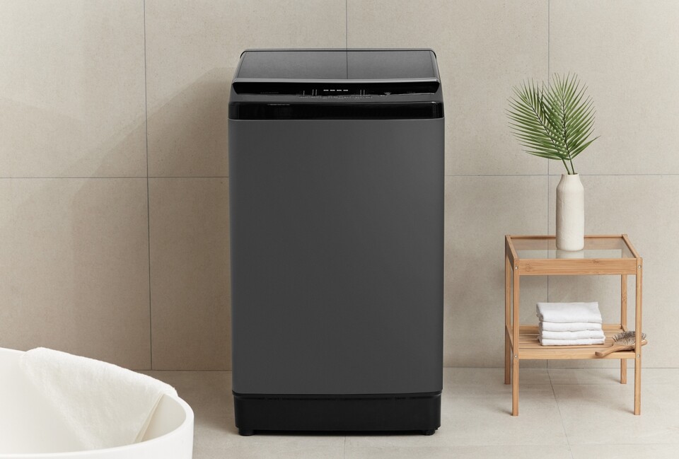 쿠쿠가 자사 처음으로 12kg 용량의 통워시형 세탁기를 19일 출시했다.  [쿠쿠 제공]