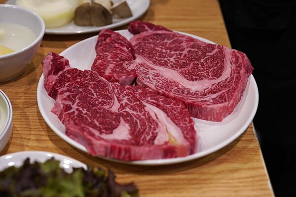 홍박사생고기의 등심 - lillakoh님의 인스타그램