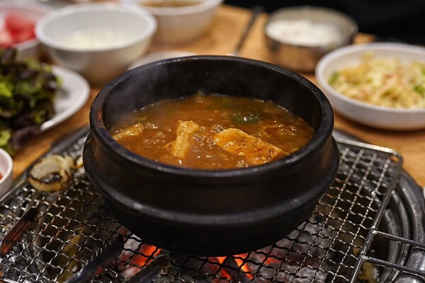 홍박사생고기의 된장찌개 - lillakoh님의 인스타그램