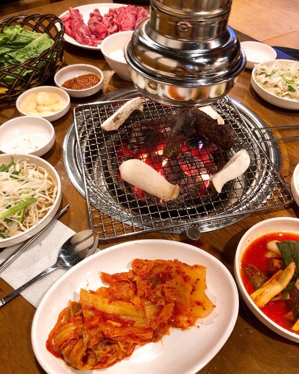 홍박사생고기의 상차림 - narcissus_ey1122 님의 인스타그램