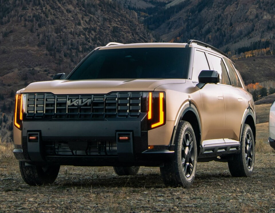 신형 텔루라이드 라인업의 외장 디자인. 왼쪽부터 신형 텔루라이드 X-Line(디자인 특화 모델), 신형 텔루라이드 오프로드 특화 모델 X-Pro, 신형 텔루라이드 하이브리드. [기아 제공]