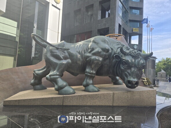 증권 호황을 염원하는 황소상 [사진=파이낸셜포스트 사진DB]