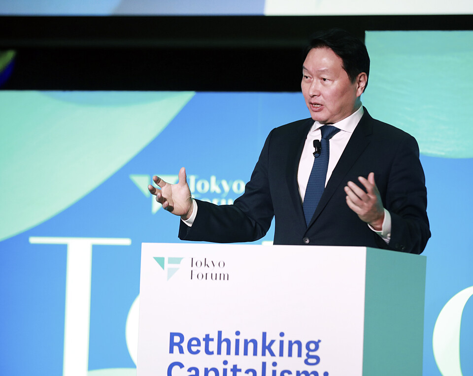 최태원 SK회장이 21일 일본 도쿄대 야스다 강당에서 개최된 ‘도쿄포럼2025’에서 개회사를 진행하고 있다. [SK그룹 제공]