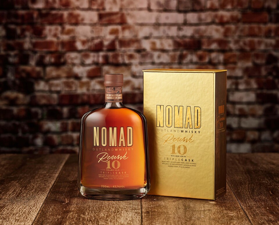 ㈜골든블루 인터내셔널(대표이사 박소영)은 스페인 곤잘레스 바야스(González Byass)의 프리미엄 셰리 위스키 '노마드 리저브 10(Nomad Reserve 10)'의 1차 판매 물량이 조기 소진됐으며 완판 3개월만에 2차 물량을 추가로 선보인다고 24일 밝혔다. [골든블루 제공]