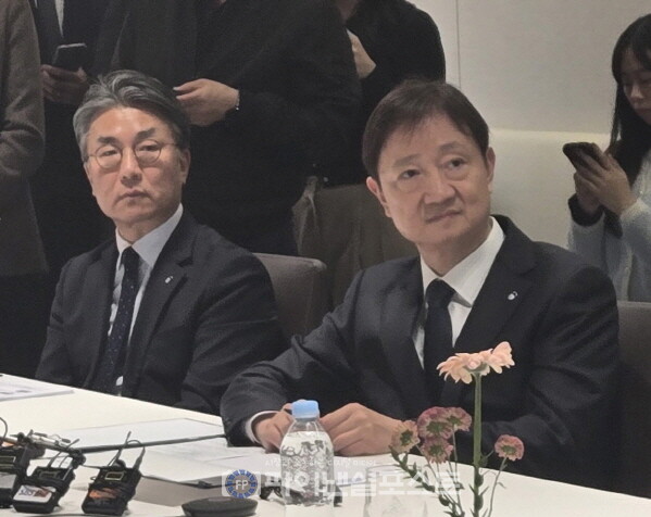 24일 발행어음 관련 현장점검에 나선 이찬진 금융감독원장(오른쪽)과 서재완 금감원 금융투자 부원장보 [사진=파이낸셜포스트 사진DB]