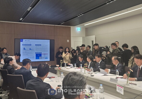 온라인으로 비대면 발행어음 가입을 시연하는 모습 [사진=파이낸셜포스트 사진DB]